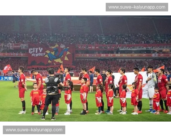 冰与火的碰撞：中国杯上的冰岛传奇与国足的未来展望